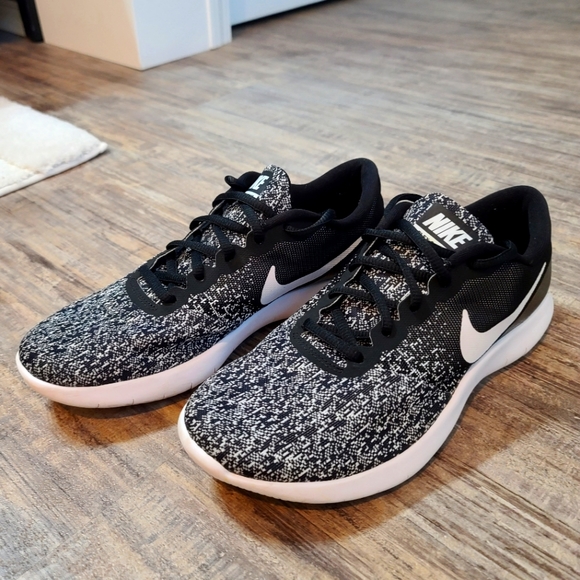 *SOLD*Nike running shoes - Picture 1 of 3